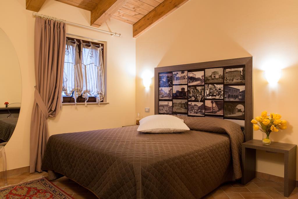 Locanda Borgognina Lucrezia Chambre photo
